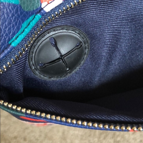 Apt 9 Navy Blue Cluster Floral Zip up Wristlet - Picture 7 of 9